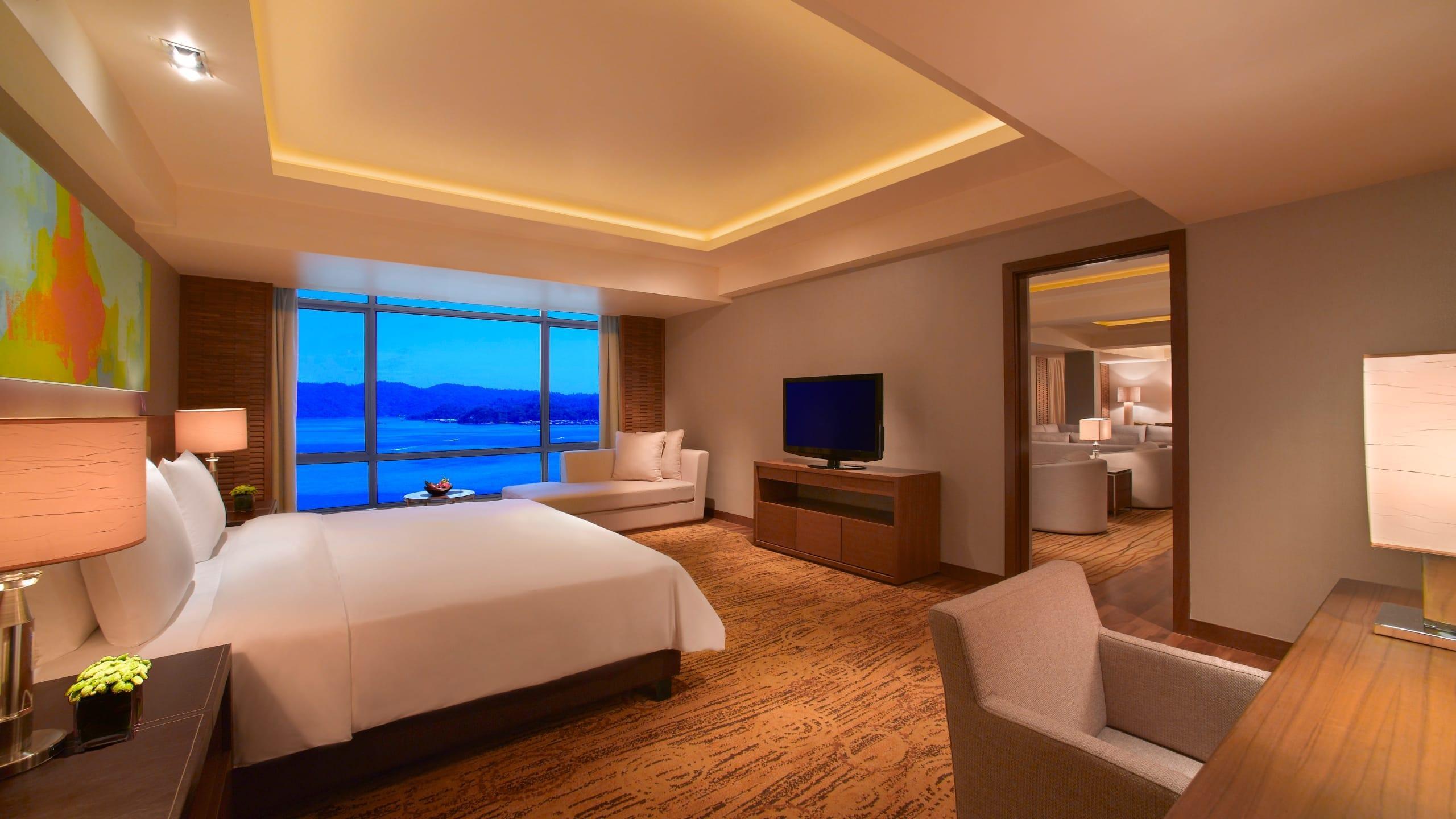 Отель Hyatt Regency Kinabalu Кота-Кинабалу Экстерьер фото A bedroom at the hotel