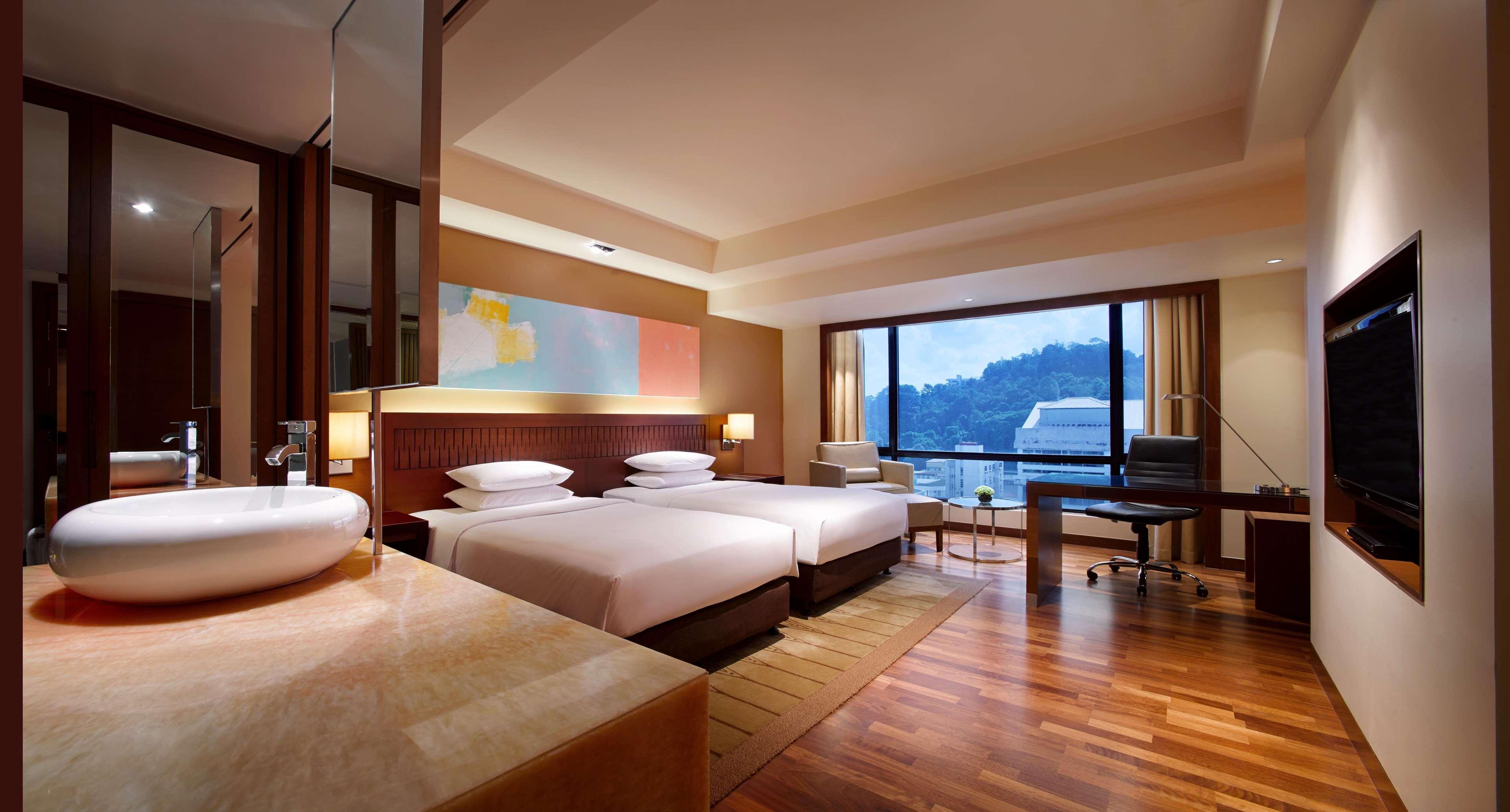 Отель Hyatt Regency Kinabalu Кота-Кинабалу Экстерьер фото Deluxe Room
