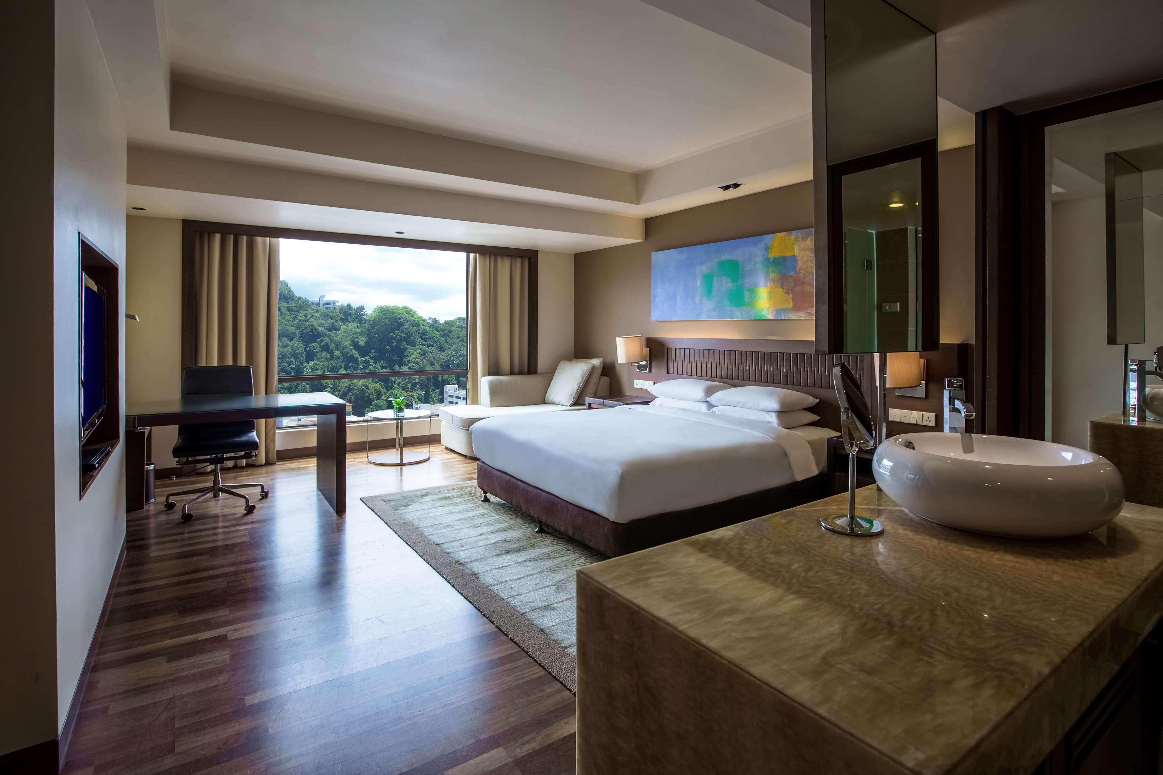 Отель Hyatt Regency Kinabalu Кота-Кинабалу Экстерьер фото Deluxe Room