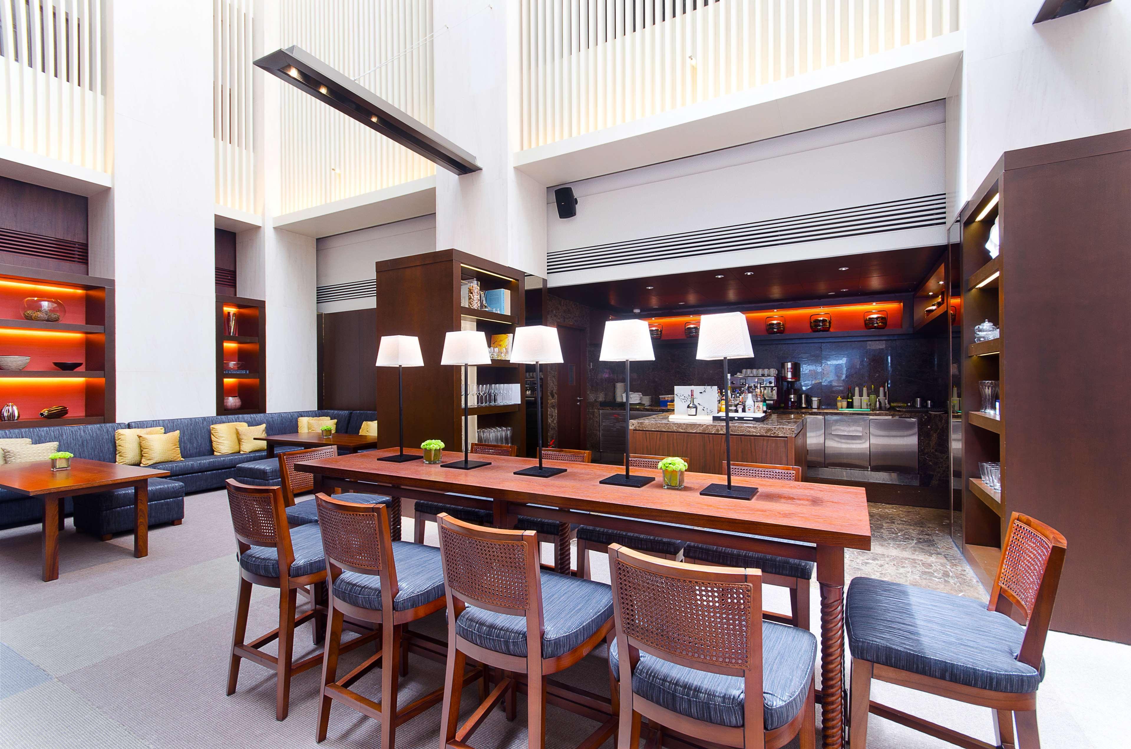 Отель Hyatt Regency Kinabalu Кота-Кинабалу Экстерьер фото The lounge at the airport