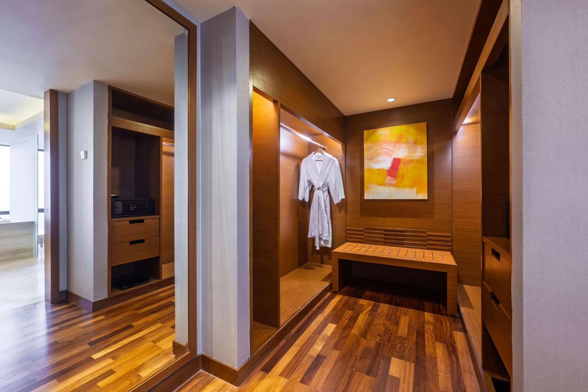 Отель Hyatt Regency Kinabalu Кота-Кинабалу Экстерьер фото